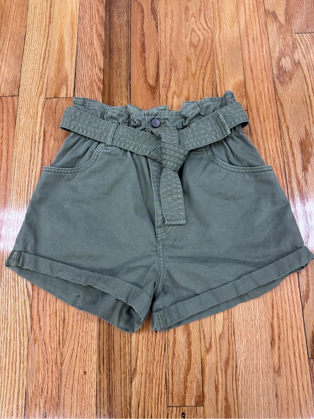 Abercrombie & Fitch Olive Green High-Waisted Paperbag Shorts with Belt Small